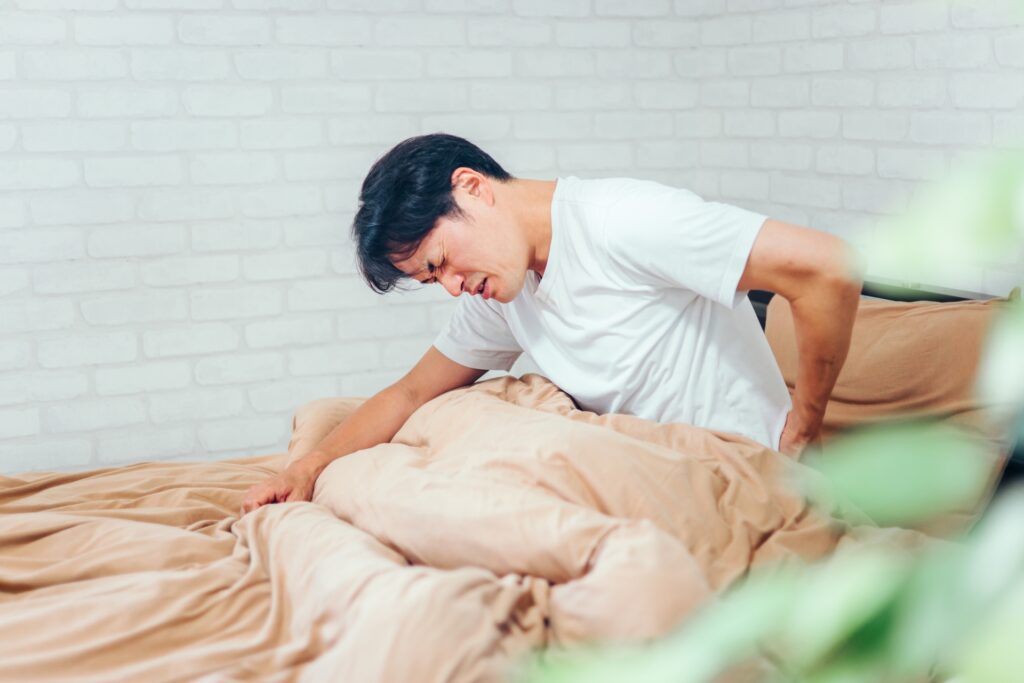 腰痛の原因がぎっくり腰かどうかを見極めるためには、いくつかのポイントがある