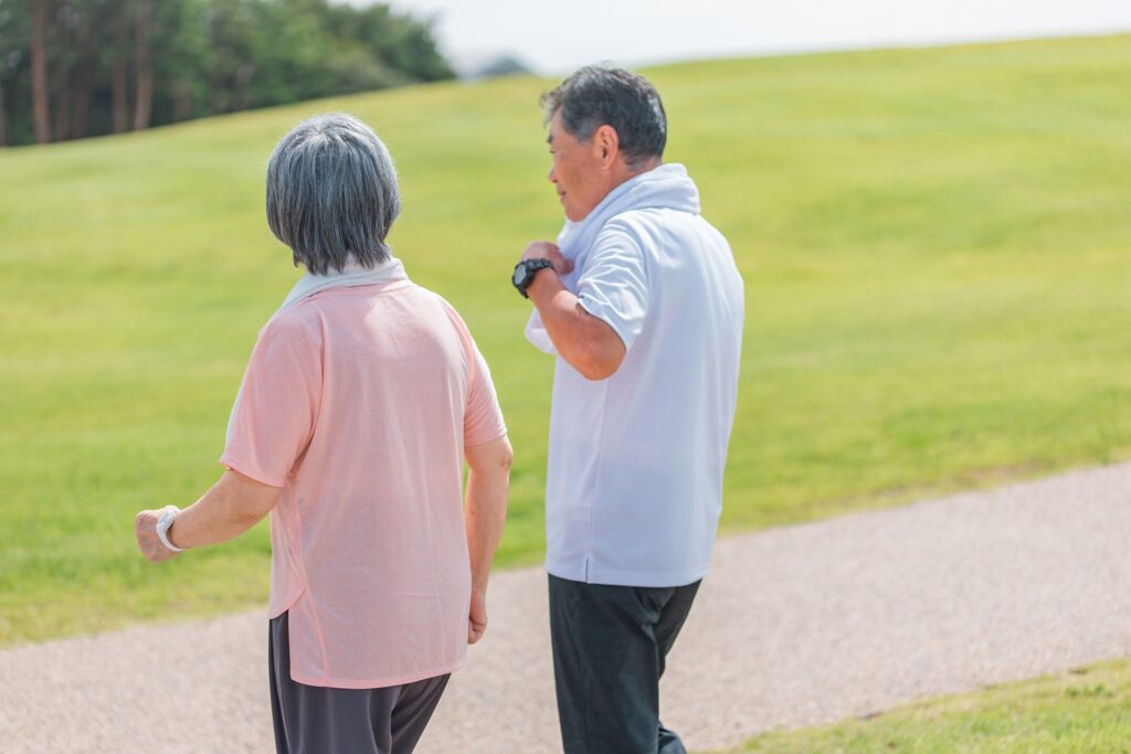 ぎっくり腰の予防には、ウォーキングも効果的