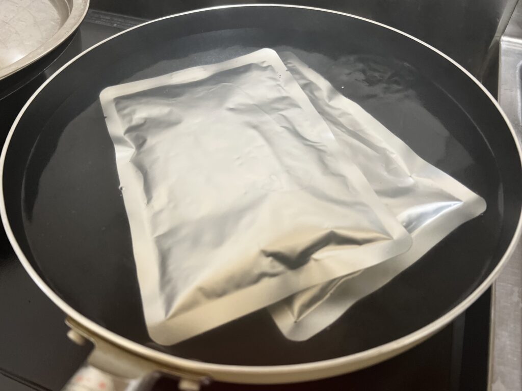 日常生活が困難なときは、調理済みのものやレトルト食品を活用し、できるだけ手間をかけない工夫をする