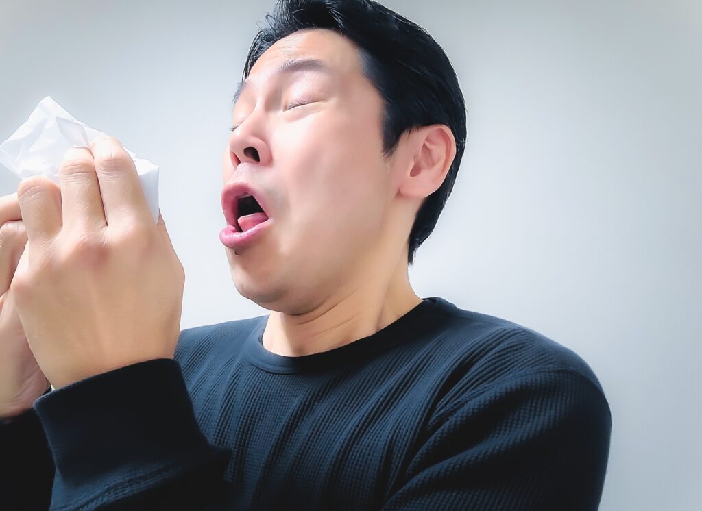 くしゃみとぎっくり腰には、実あ深いつながりがある