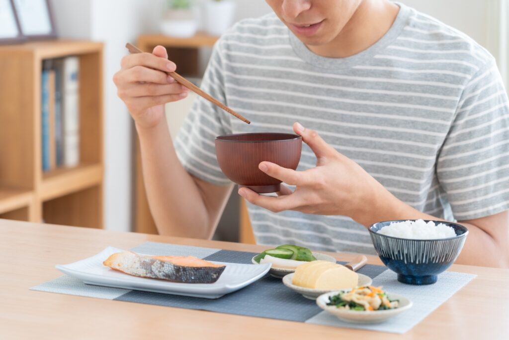 早期回復のためには、バランスの取れた食事や質の高い睡眠の確保など、生活習慣の改善が大切